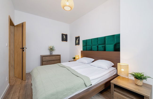 Apartment With Large Balcony by Renters - Photo 10