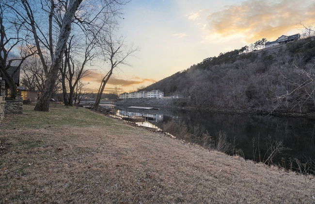 Foggy River Retreat For 16! - Photo 25