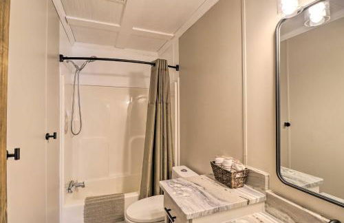 Lakefront Greers Ferry Cabin with Covered Boat Slip! - Foto 20