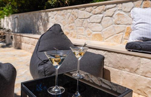 Villa Kadena - Luxury Seaside Villa with Private Heated Pool - Photo 59