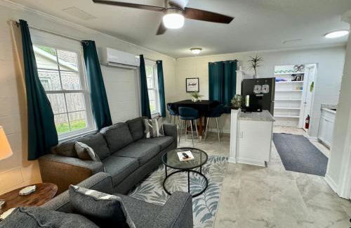 3 Min Walk to Starbucks. Pet Yes - Photo 22