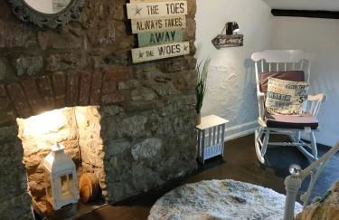 Fishermen's cottage with log burner, 2 bathrooms & sea views from garden terraces - Foto 24