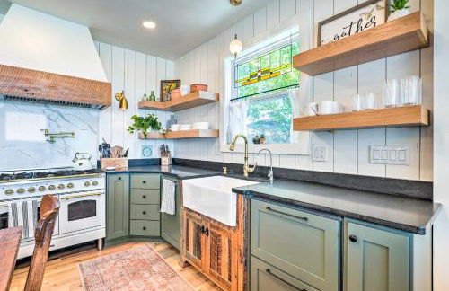 Colorful Golden Getaway with Panoramic Views! - Foto 13