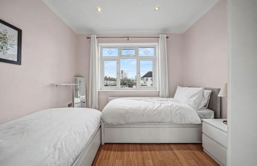 London Gem - Private Parking & Patio, 7m to Station - Foto 10