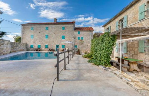 Gorgeous Apartment In Zminj With Wifi - Photo 9