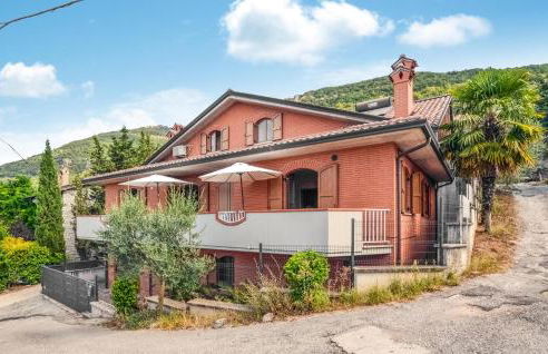 2 Bedroom Awesome Apartment In Gubbio - Foto 1