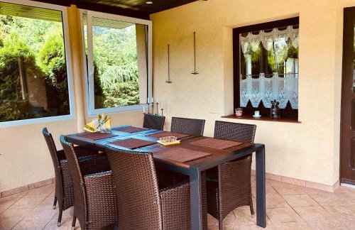 Piękny domek z dużym ogrodem - Foto 28