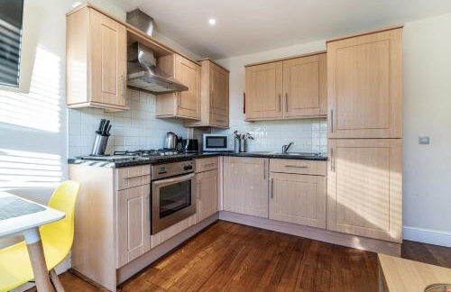 One Bedroom Flat in Bush Hill Park - Photo 9