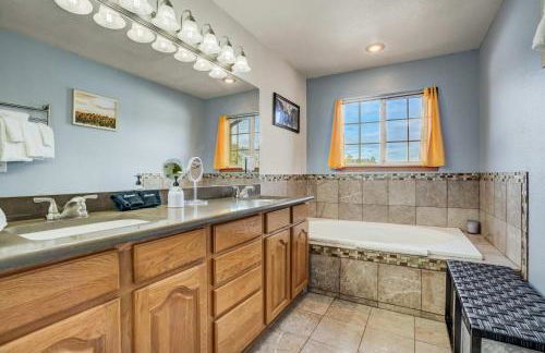 Monument Gym Trails & Lake Dog Friendly Hot Tub - Foto 48