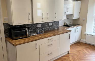 Spacious, sleeps 7, 2 baths, Central Saltash - Photo 20