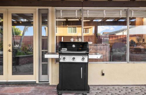 Mira Mesa Family Retreat 4BR with Balcony and Firepit - Photo 53