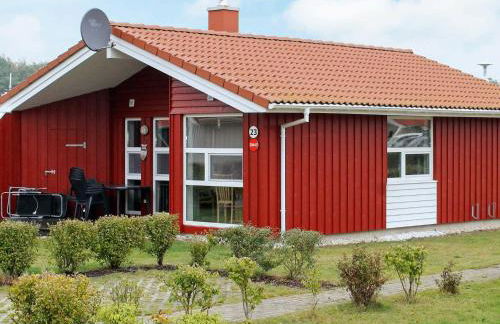 4 person holiday home in GROEMITZ - Photo 1