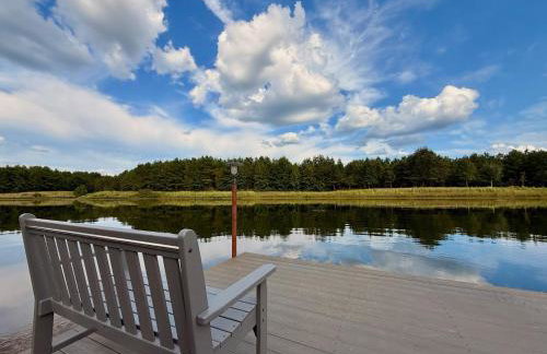 Whispering Pines Retreat, Secluded Cabin with Hot Tub & Pond - Foto 12