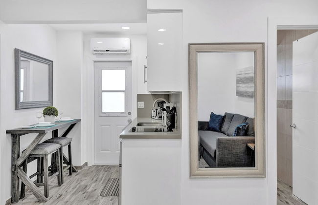 Newly Renovated #4 Close to the Beach w/ Parking - Foto 15