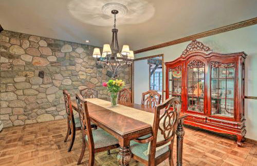 Charming Saylorsburg Retreat with Game Room and Patio! - Foto 15