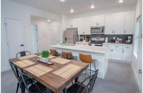 Gorgeous 3 BR 2 BA Near Amazing Downtown - Photo 14