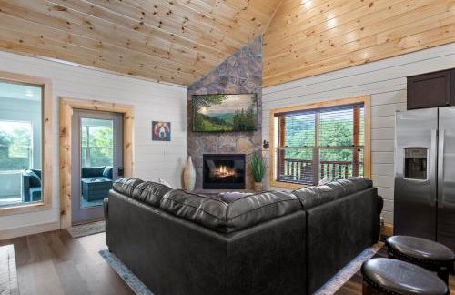Smoky Bear Splash Top Rated Private Pool Cabin with Hot Tub, Mtn Views, Arcade Games, Excellent Location - Foto 10