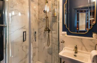 Suites Mana- Studio Art Ducal avec Terrasse sur l'arrière de la Place Ducale Parking inclus - Foto 16