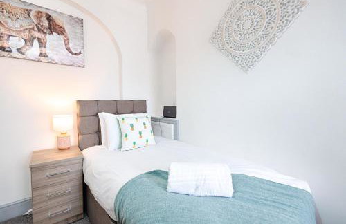 4 Bed - Parking - Near M4 - Ideal for Groups - Foto 13