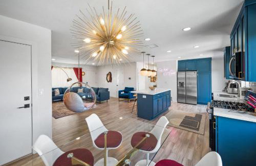 NEW Retro Escape 70's Vibes Wellness Game Room - Foto 19