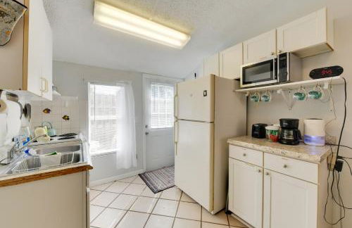 1 Mi to Nokomis Beach Quiet Getaway with Fire Pit - Foto 8