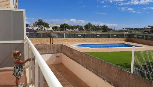 1 bajo con 2 Terrazas piscina y jardin - Foto 4