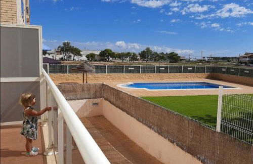 1 bajo con 2 Terrazas piscina y jardin - Foto 4