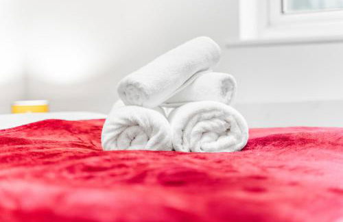 2 Cosy Bedroom Sleeps 6 02 Arena Perfect for Contractors Families and Groups - Photo 26