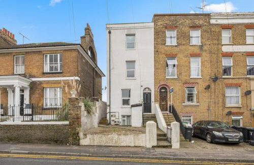 Modern 1BR - 10 Min Walk to Gravesend Station - Foto 3