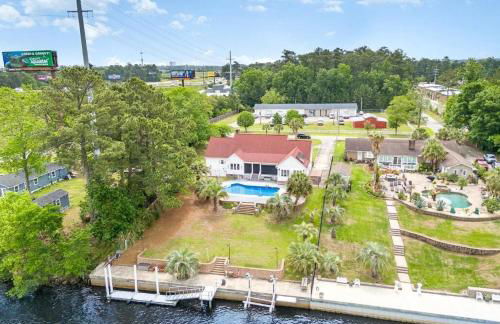 Paradise on Ocean Waterway Huge 5000 sq ft w Private Pool, Boat Dock, Grand Piano, Game Tables, BBQ, 1 acre Yard, Crib, Sleeps 34 - Photo 14