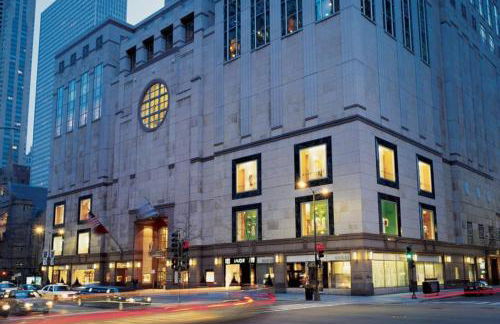 Gold Coast 2BR Suite Near Oak Street - Photo 19