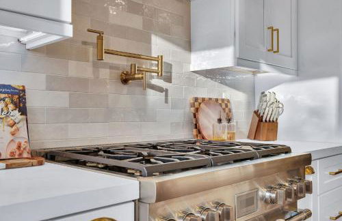 Luxury Retreat with Private Yard close to Beaches and FIFA Sleeps 10 - Foto 43