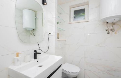 Cozy Home In Prolozac Donji With Wifi - Foto 24