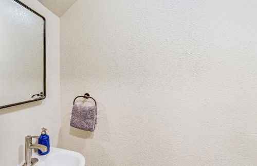 Airy Fortuna Apartment with Deck! - Foto 13