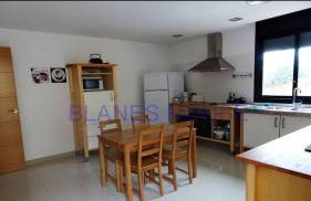 4 Bed Villa - Sleeps 9- Pool - Garden - Parking - Foto 2