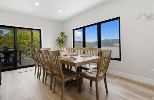 Modern Lakefront Escape | The Twelve - Foto 14