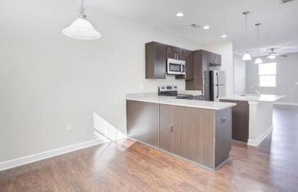 3BR Townhouse King Bed Garage Pineville - Foto 8