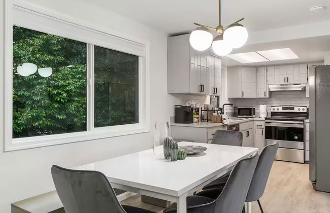 Comfortable Kirkland Home for Family & Remote Work - Photo 27