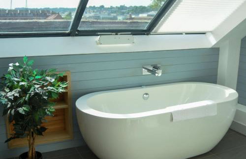 The Old Coach House: Luxury Harbourside Apartment - Foto 21