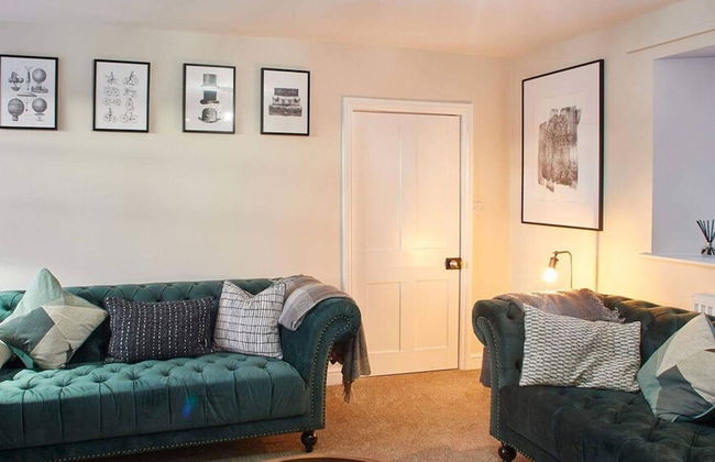 Host Stay Middle Farmhouse - Photo 1