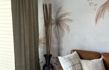 Sunset Serenity!!-Tropical Waterfront Oasis-Huge Private Patio-10Min to KingSt & Beaches - Foto 8