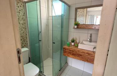Apartamento 100 metros da praia com piscina - Foto 24
