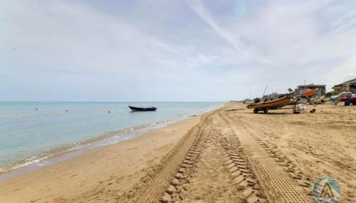 Piano terra sul lungomare con parcheggio 80a - Photo 4