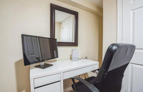 1BR Queen Suite w secure Parking and FiberOptics - Foto 3