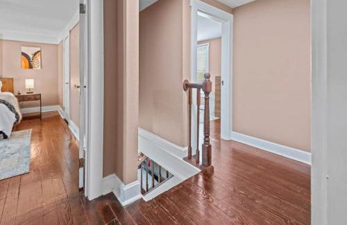 4 Bedroom House, sleeps 12, short walk to Main St! - Foto 13