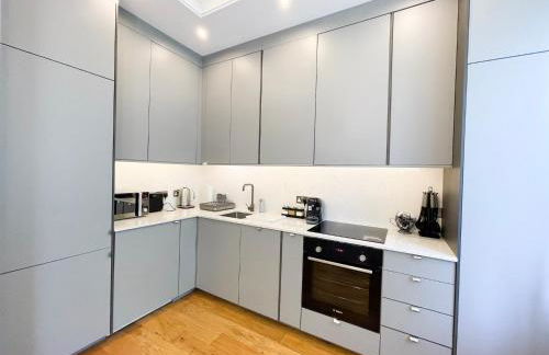 Stylish One Bed Flat in Paddington Pool and gym next door Free secure underground parking nearby - Foto 7