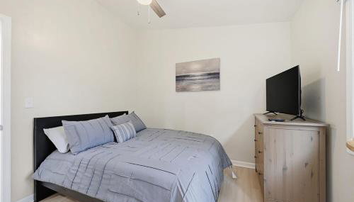 New Lakefront Getaway Private Hot Tub Min to DMC - Foto 5