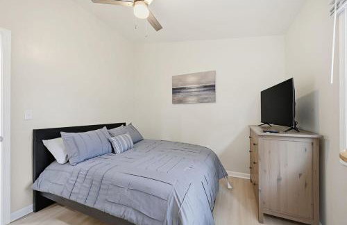 New Lakefront Getaway Private Hot Tub Min to DMC - Foto 5