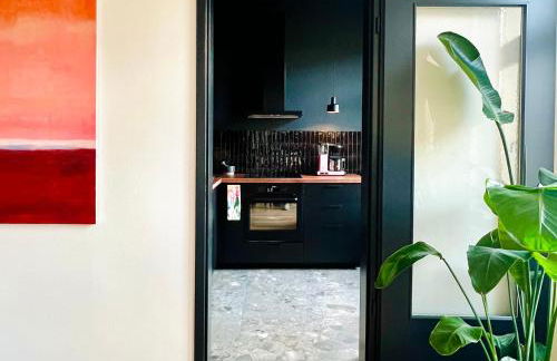 Atelier Noé NOIR - Kunstvoll Wohnen - Wunderbares Frühstück möglich - Ruhig und nah am Zentrum - - Foto 15