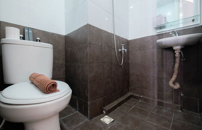 Homey and Relaxing 2BR Green Pramuka Apartment - Foto 31